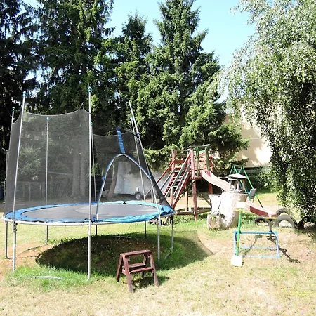 Lakeside Getaway With Family Amenities דירה