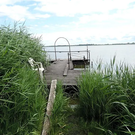 דירה Lakeside Getaway With Family Amenities *