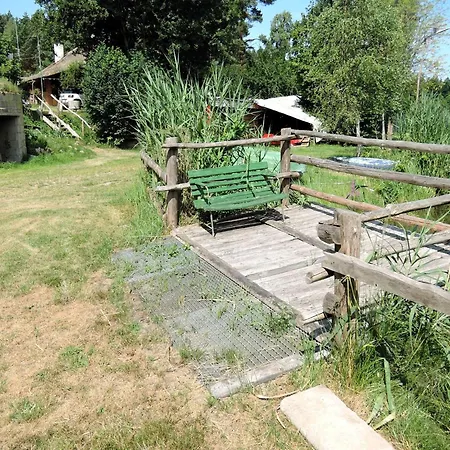 Lakeside Getaway With Family Amenities *